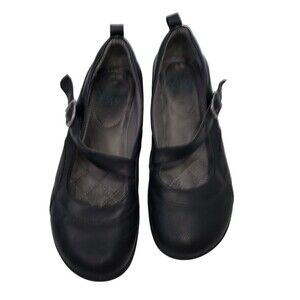 Yuu Elloise Woman's Mary Jane Black Slip-ons, Size 8